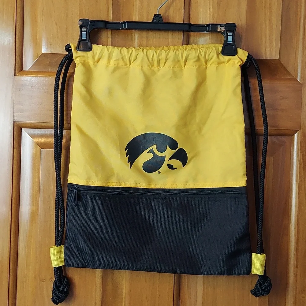 *~ Logo Iowa Hawkeyes Stylish Yellow, Black Drawstring Backpack, Excellent Cond